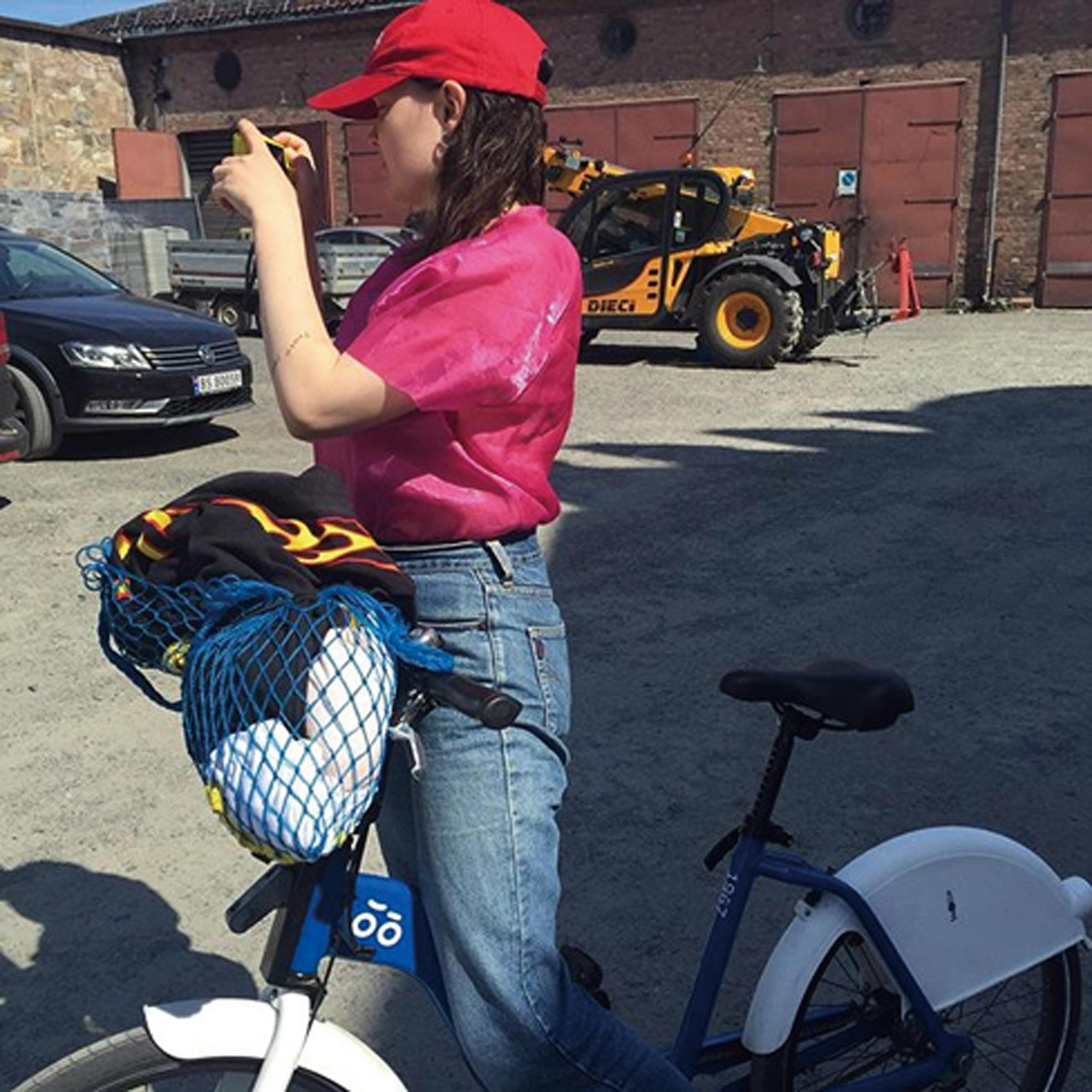 オスロにあるシェアオフィスのメインチームは私を含め若い5人。専属写真家のマリアは…