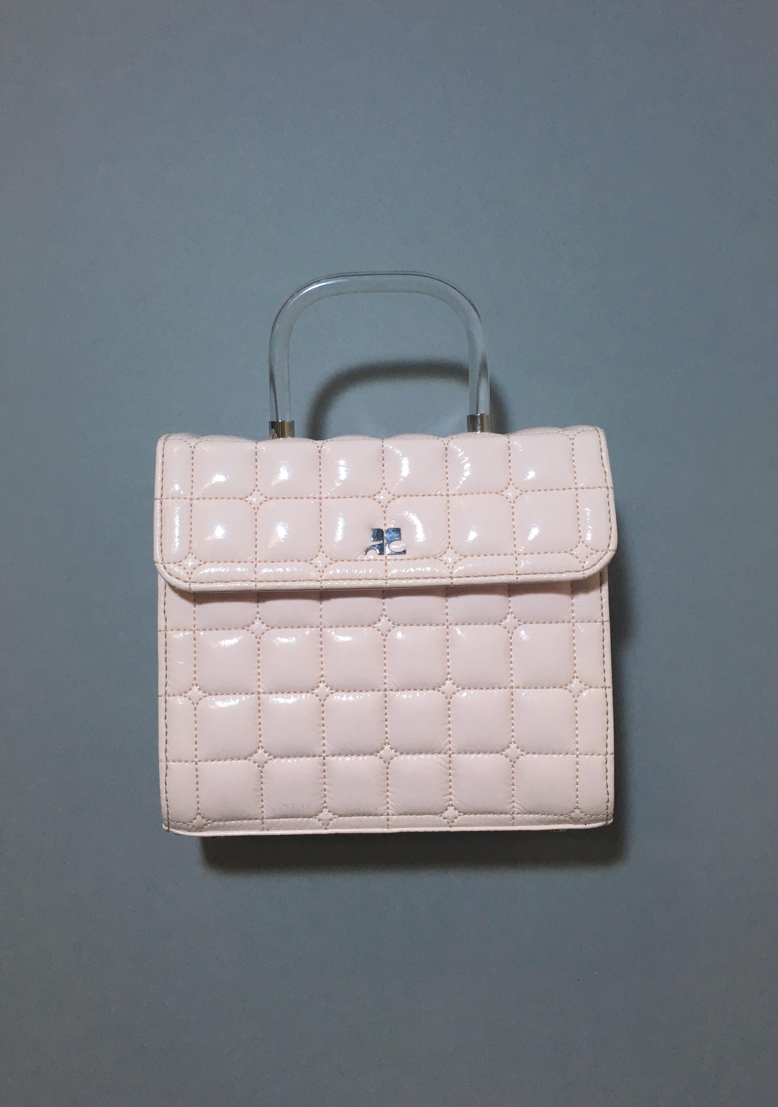 スタイリスト入江陽子さんの今月のひとめぼれ -〈courrèges〉のバッグ