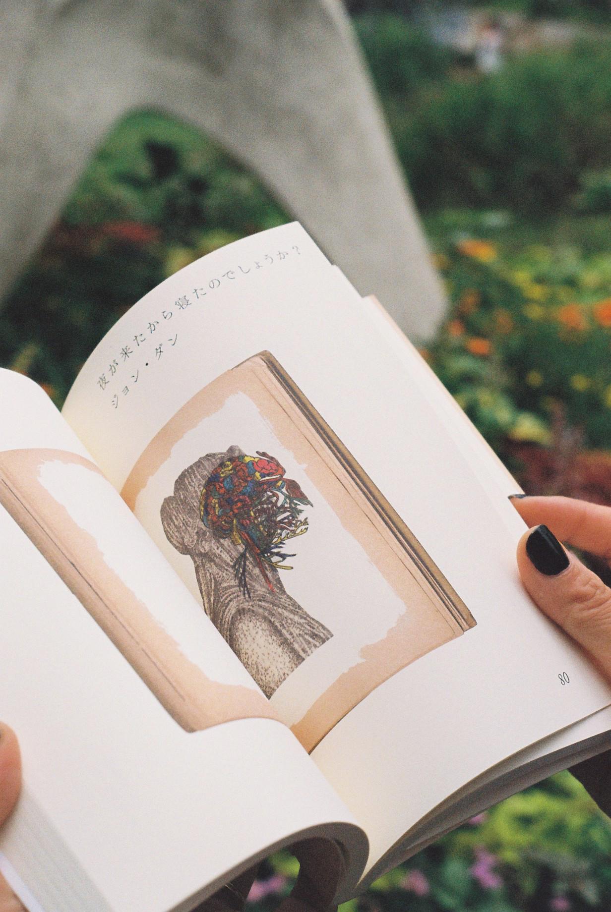 詩人・菅原敏がいにしえの恋愛詩に光をあてて甦らせた 『かのひと 超訳 世界恋愛詩集』