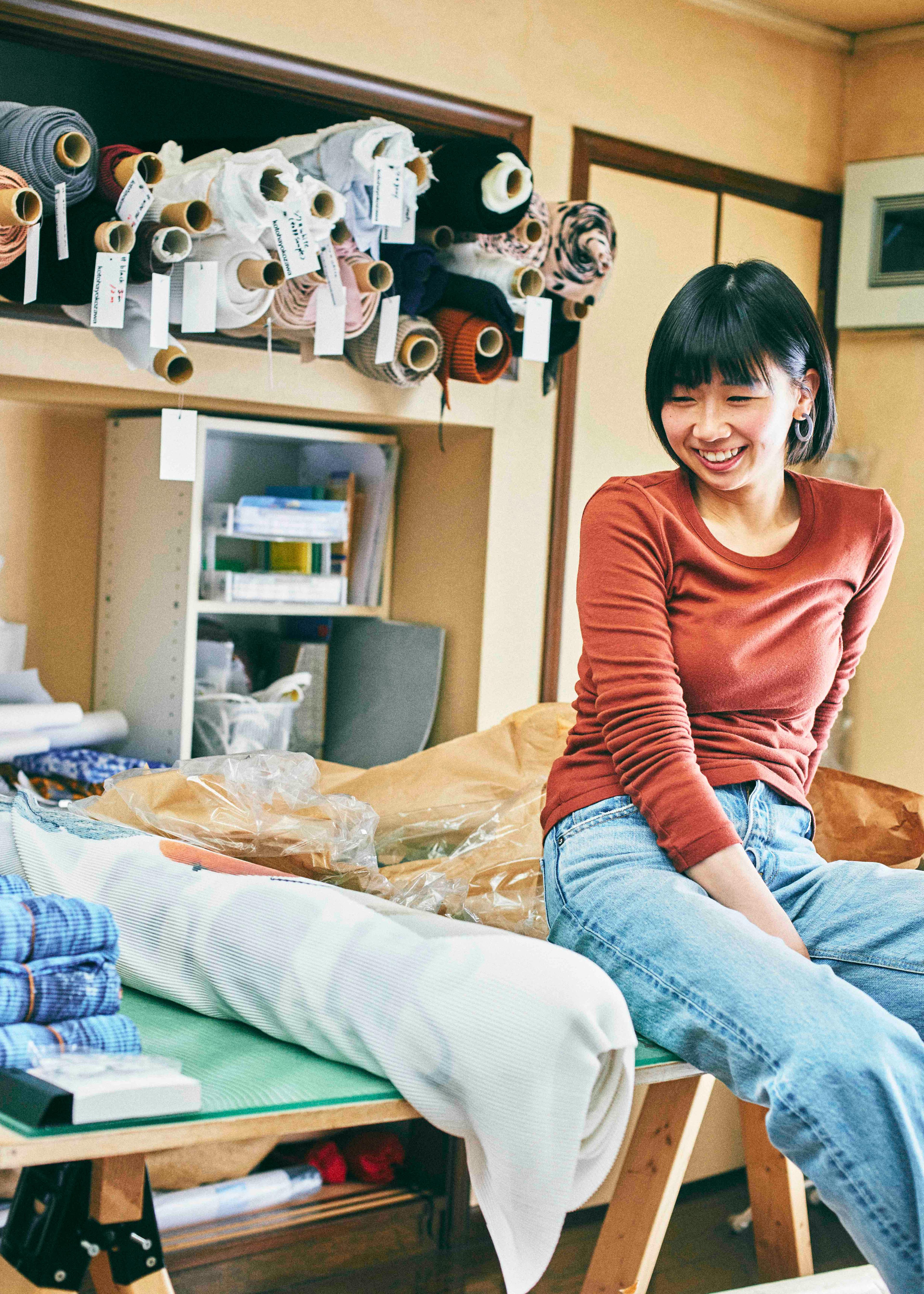 「作品」から「既製服」へ。台風上陸の中PARCO工事現場でショーを開催した〈kotohayokozawa〉デザイナー・横澤琴葉に直撃