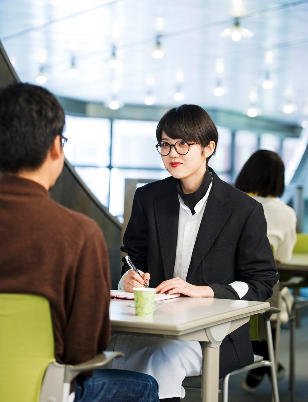GINZA女子の1ヶ月着まわし：11/28「女のバッグ＝女のレベル？真相を確かめに瀬古井さんに取材です」