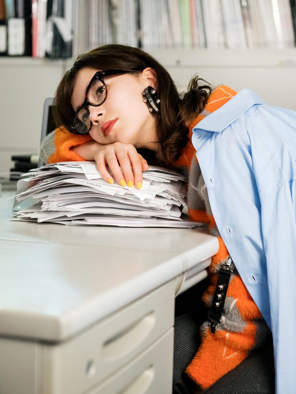 GINZA女子の1ヶ月着まわし：11/15「溜まる溜まる書類とストレス」