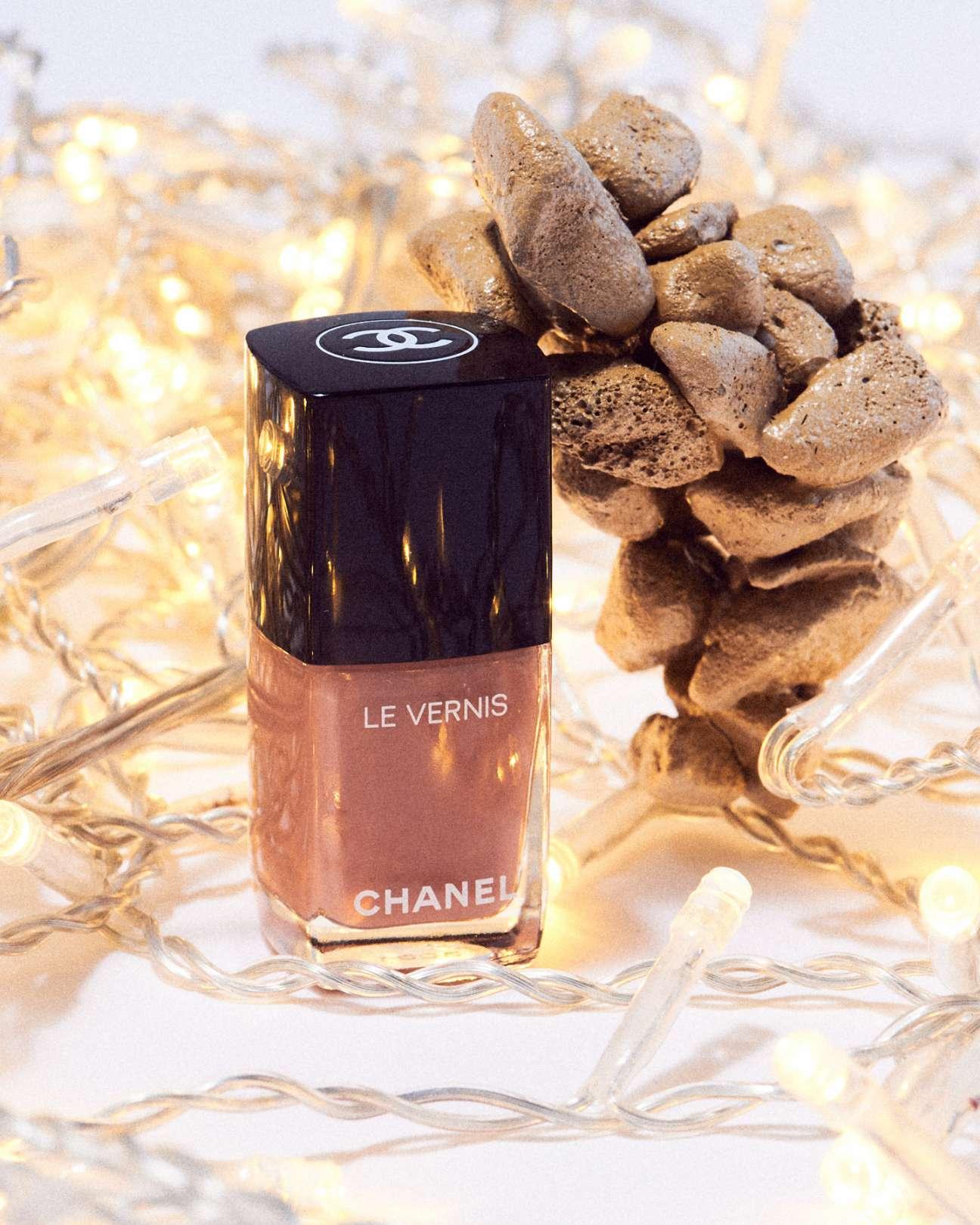 セルフネイル派のあなたに。年末を盛り上げる12月のネイルポリッシュ