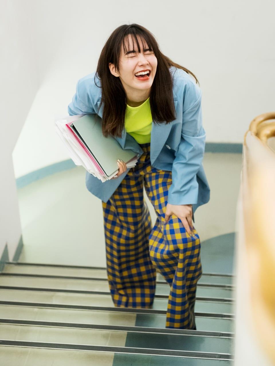 階段を登るACOちゃん