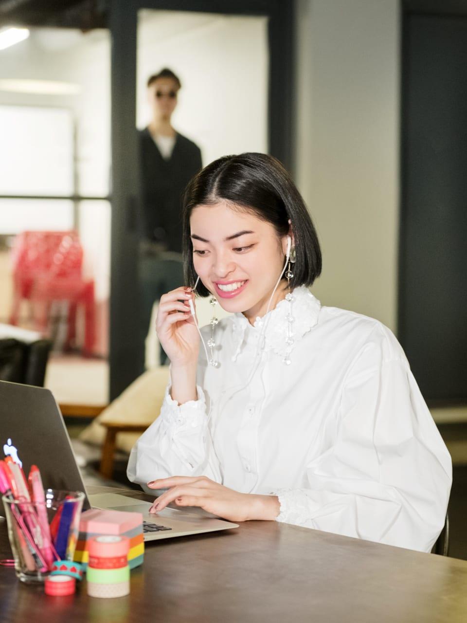 オフィスカジュアル　デスク