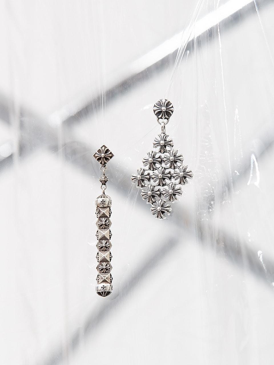 両方欲しいけど選ぶなら…どっち?クロムハーツのシルバーピアス