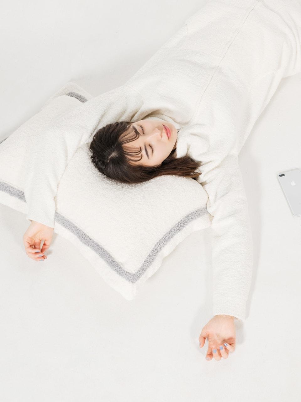 彼の部屋で待ちくたびれる