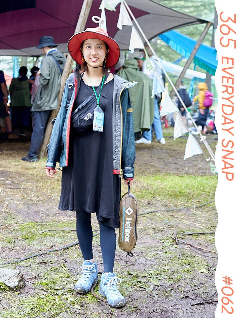 普段着をフェス仕様にアップグレード。アウトドア小物はマルチカラーで｜365日おしゃれスナップ