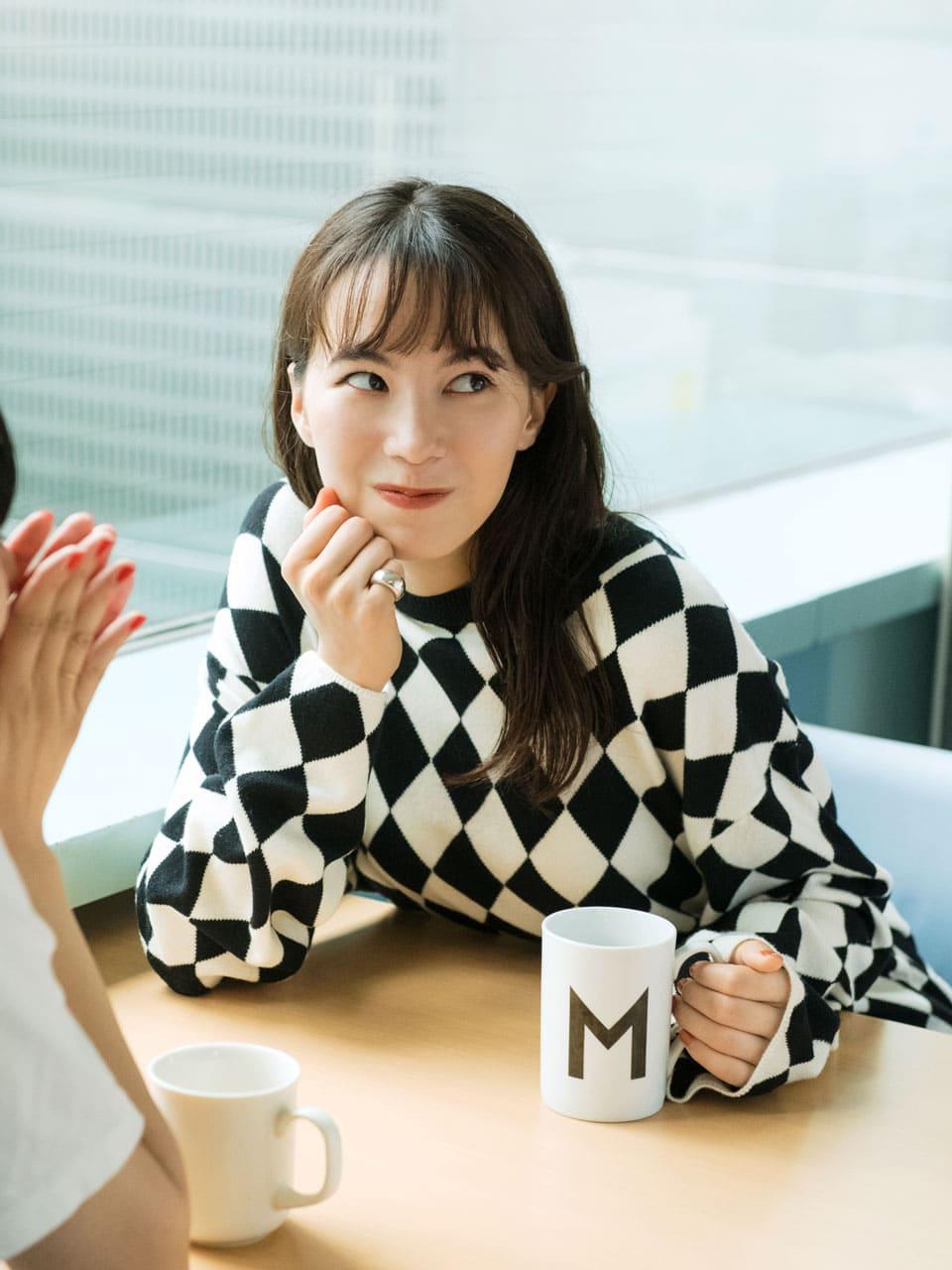 後輩は社内の事情通