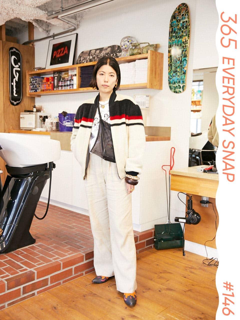 ウェスタンブーツで足元にエッジを。白を基調にカルチャー感あり｜365日おしゃれスナップ