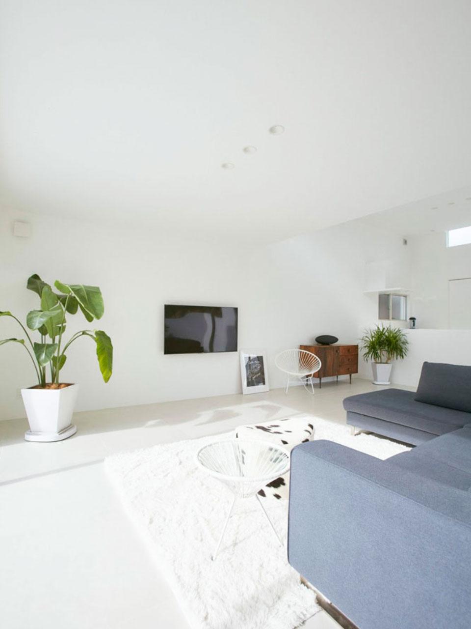 私と部屋 vol.33 内も外もホワイトで統一。暮らしと趣味とインテリアを楽しめる白い家 ー牧野理衣さん