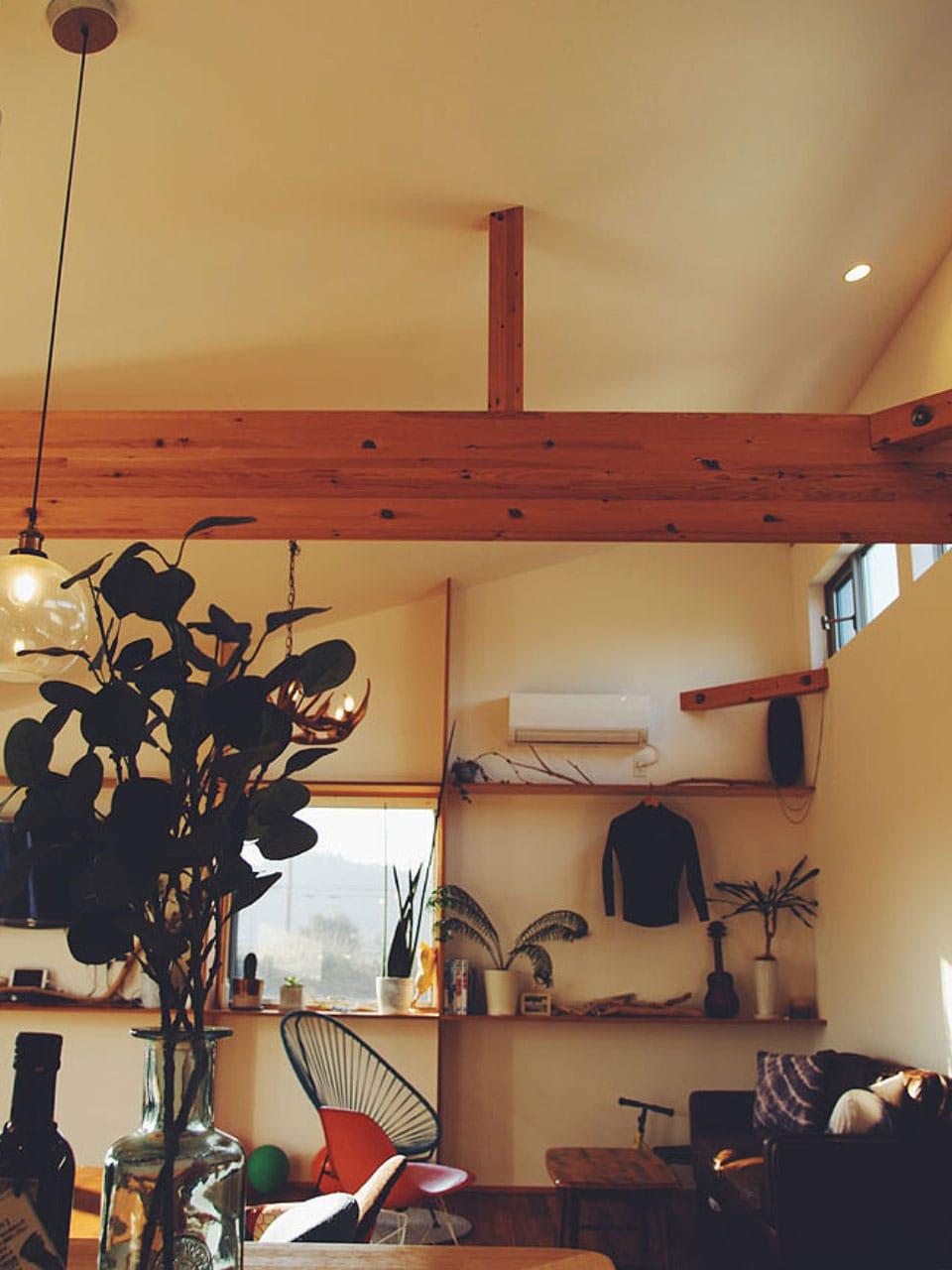 私と部屋 vol.34 天井高のマイホームで開放的に。家族や友人との会話を楽しむ、憩いの空間 ー 鈴木絵里さん