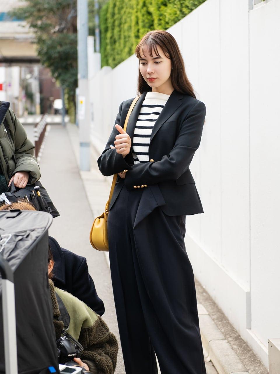 代理店で働くACOだよ