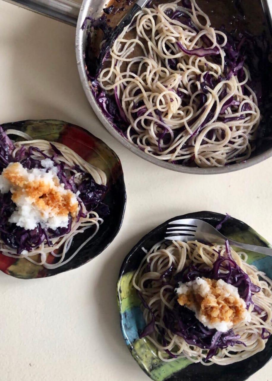 赤キャベツと大根のパスタ