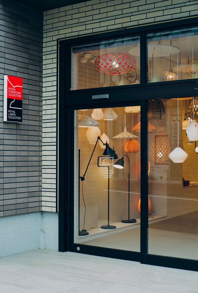 最新インテリアショップガイド。センスの良い照明や観葉植物を取り入れて「the GARDEN」「Royal Furniture