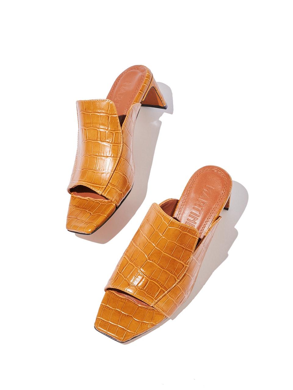 マルティネスのサンダル