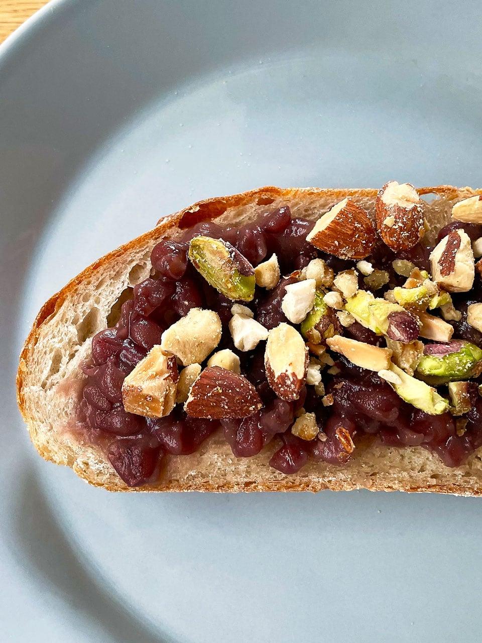 5分めしとなりの5分メシ あんことナッツのカンパーニュトースト