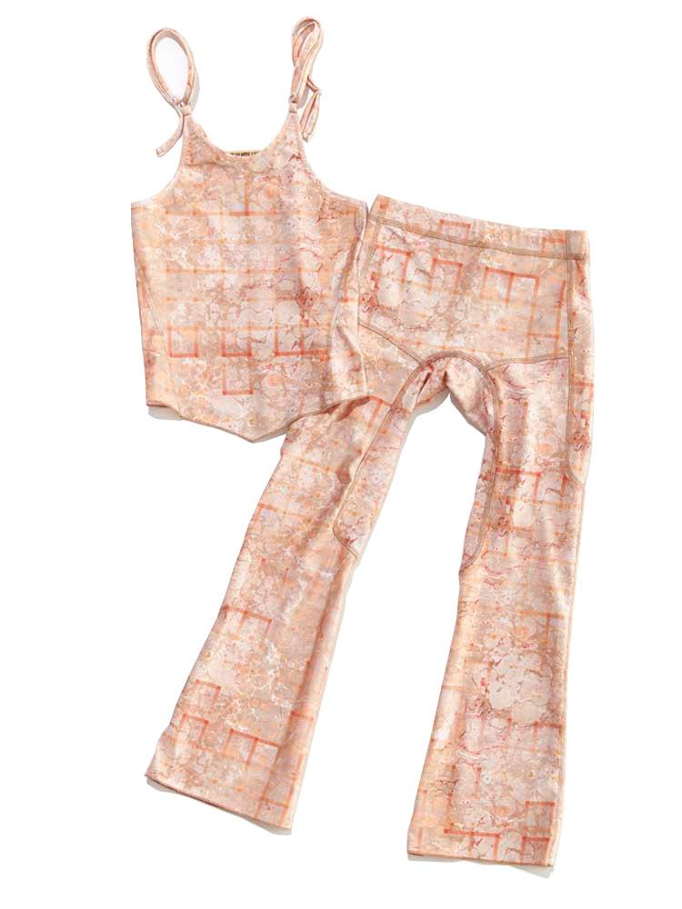 シャーロッテ・ノウルズのセットアップ