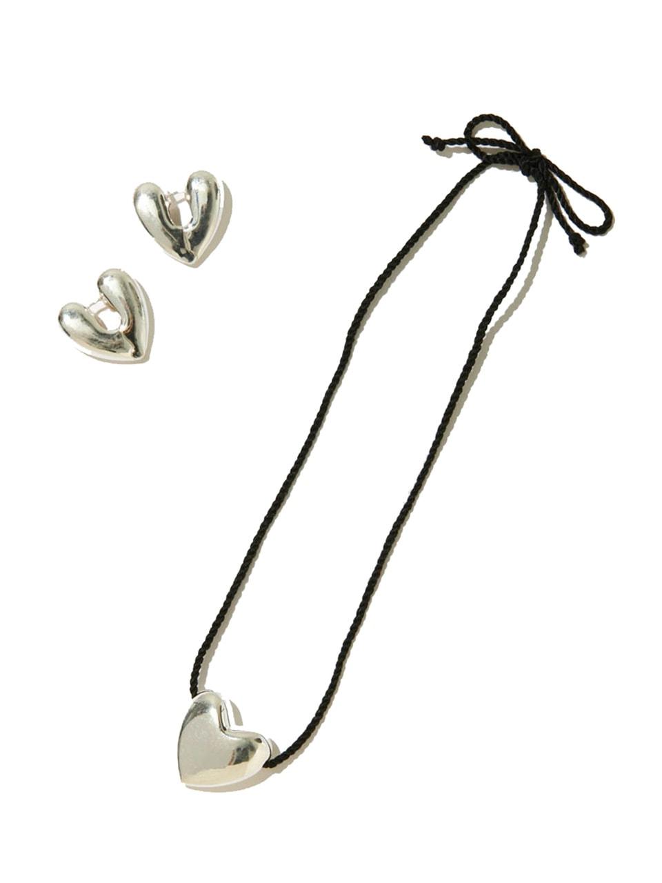 アニカ イネズのチョーカー