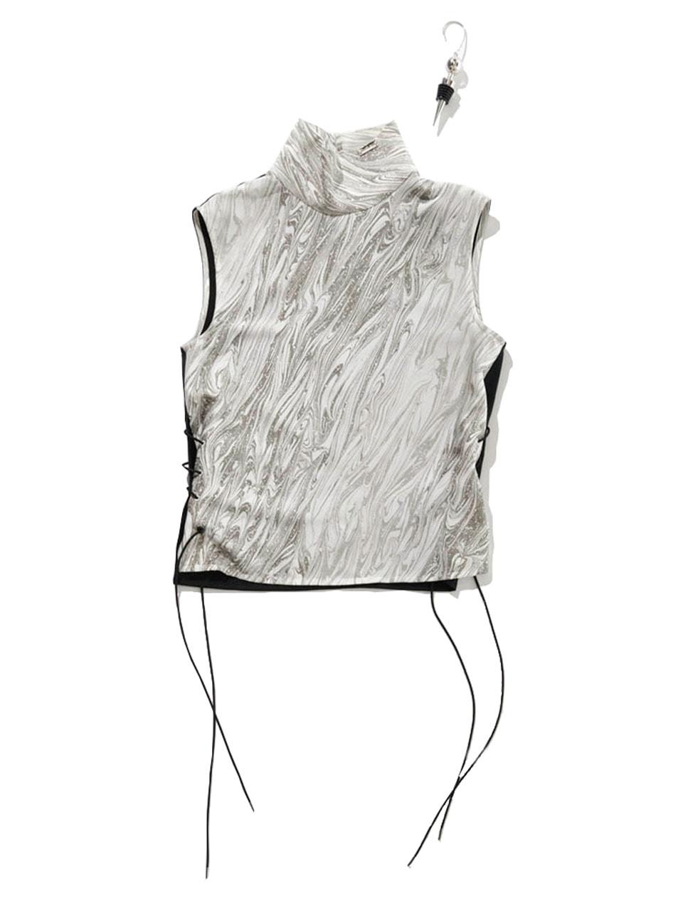 ミカゲ シンのトップス