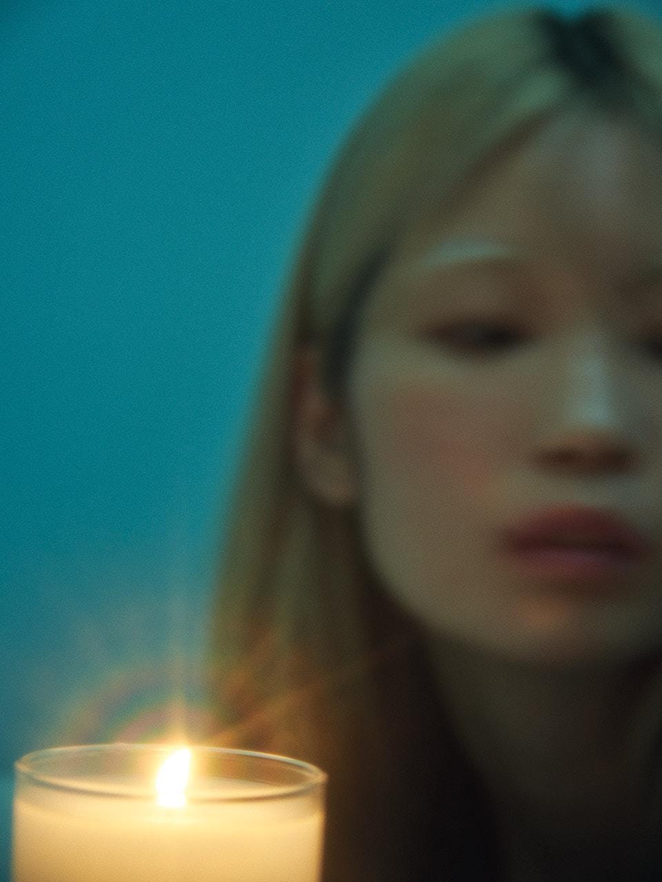 アロマキャンドルと女性