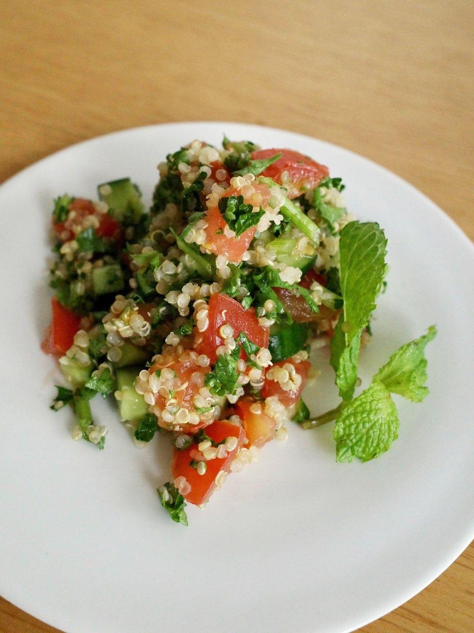 となりの5分メシ vol.61 キヌアのヴィーガン・タブレサラダ