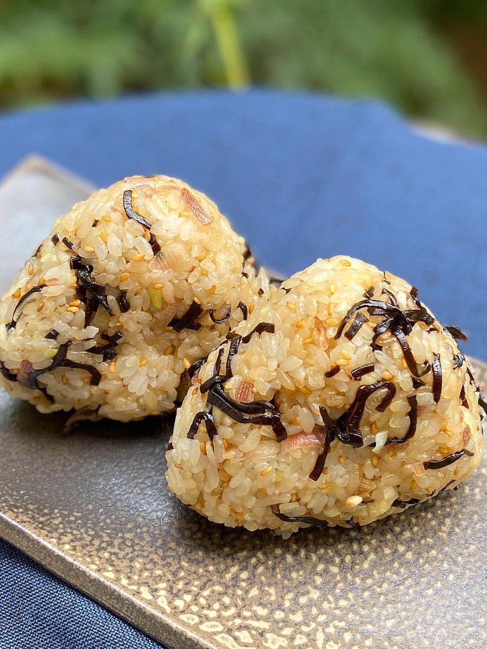 となりの5分メシ vol.40 ごま油香る！塩昆布おにぎり