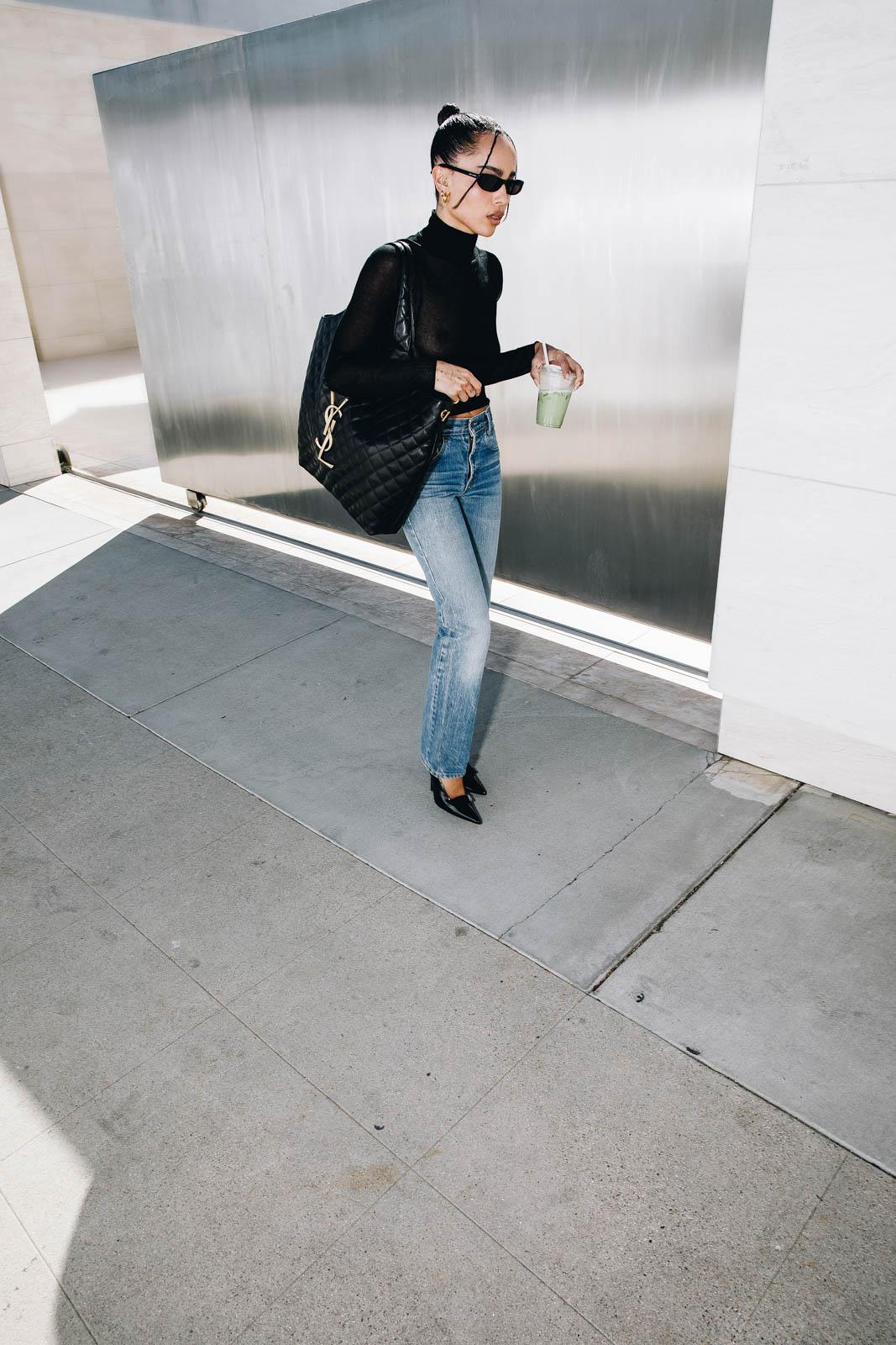 なんでも入る、大容量！ 〈サンローラン〉から新作ショッピングバッグ  