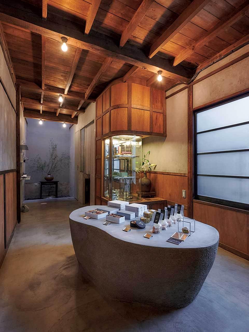 地図を片手にドキドキしながら路地裏へ。清澄白河 RURI【ひみつの場所】