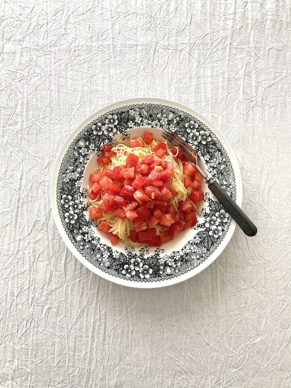 となりの5分メシ ひんやりトマトの冷製パスタ