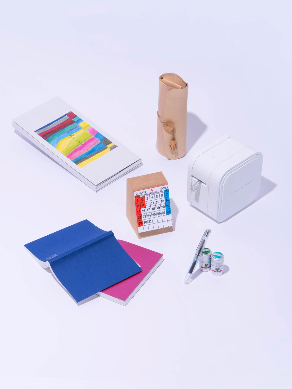 活版印刷の卓上カレンダー、スケルトンのカラー万年筆…etc. 選りすぐりの文房具8選【冬ギフト100】