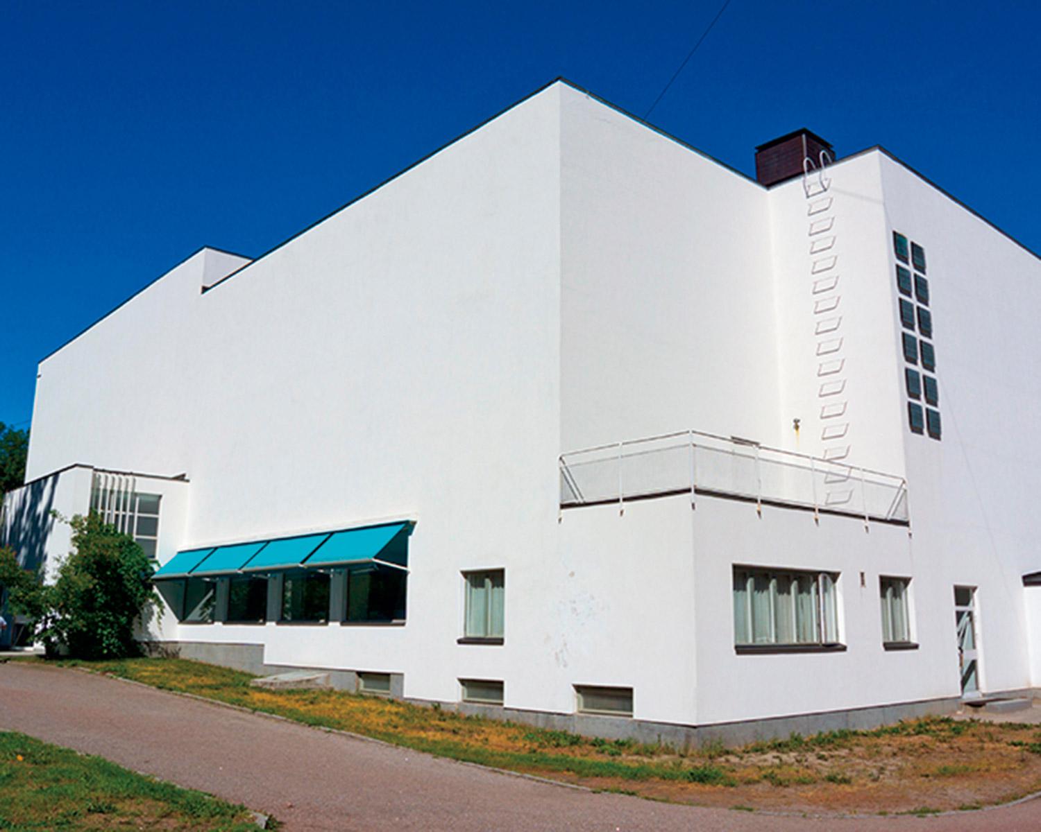 コルビュジエ、アアルト…モダニズム建築が白いのはなぜ?