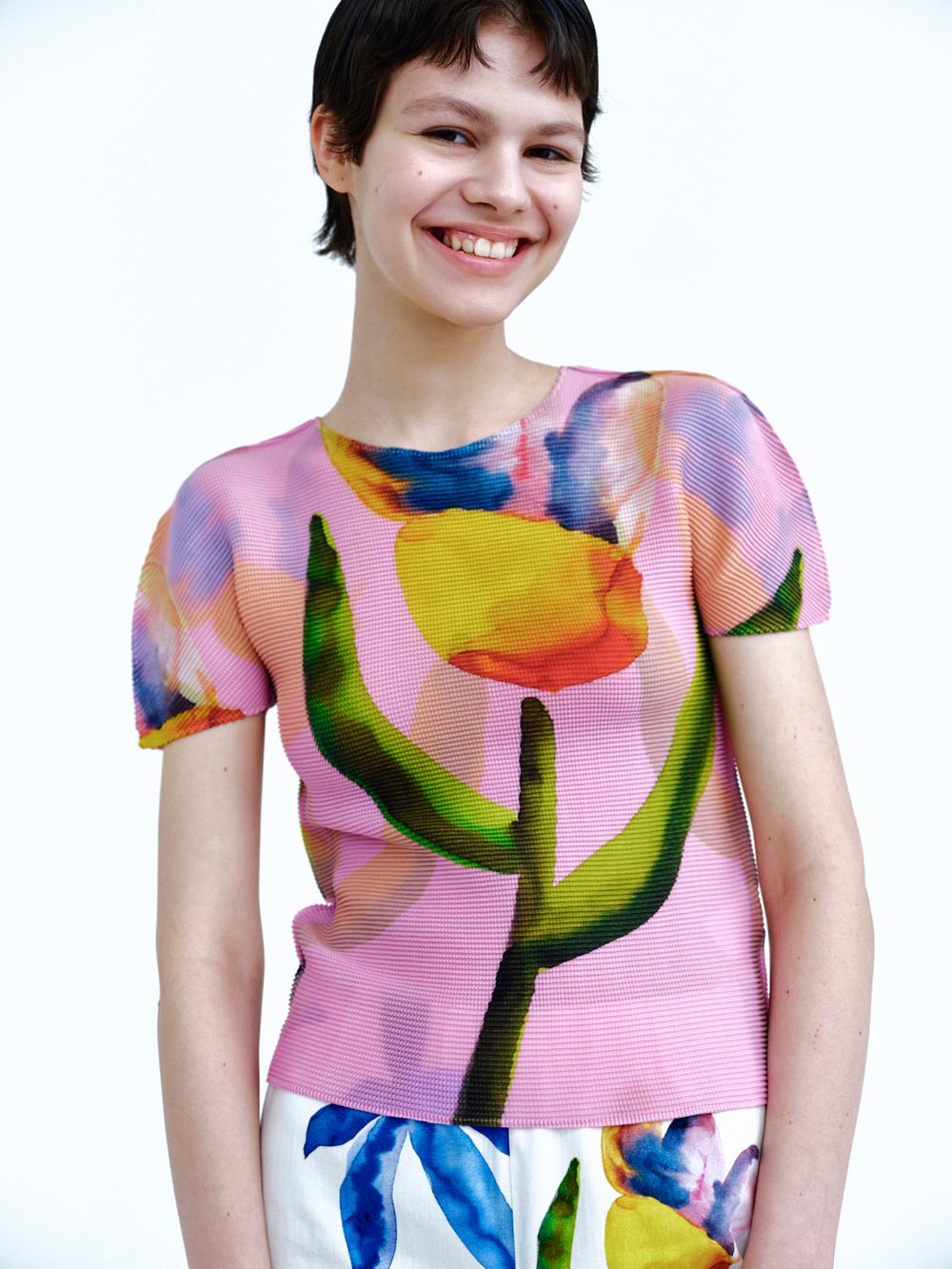 me ISSEY MIYAKE〉のストレッチプリーツ「WATER FLOWER」 | 【GINZA 