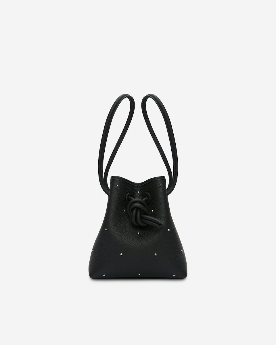 ヴァジック〉で、冬の夜空のようなスタッズバッグを見つけた | 【GINZA  