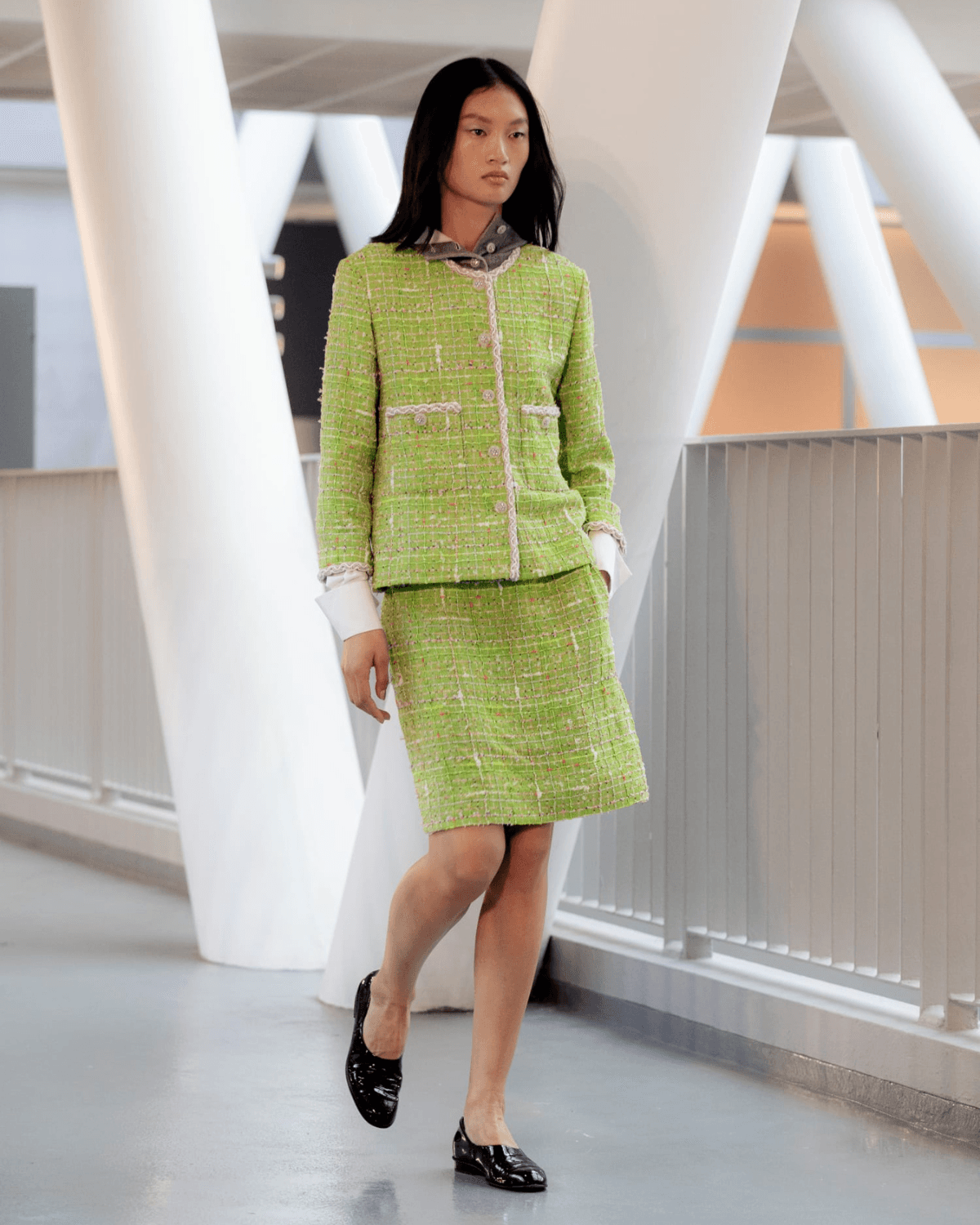 シャネル〉のクルーズコレクションが香港に舞い降りる | 【GINZA】東京