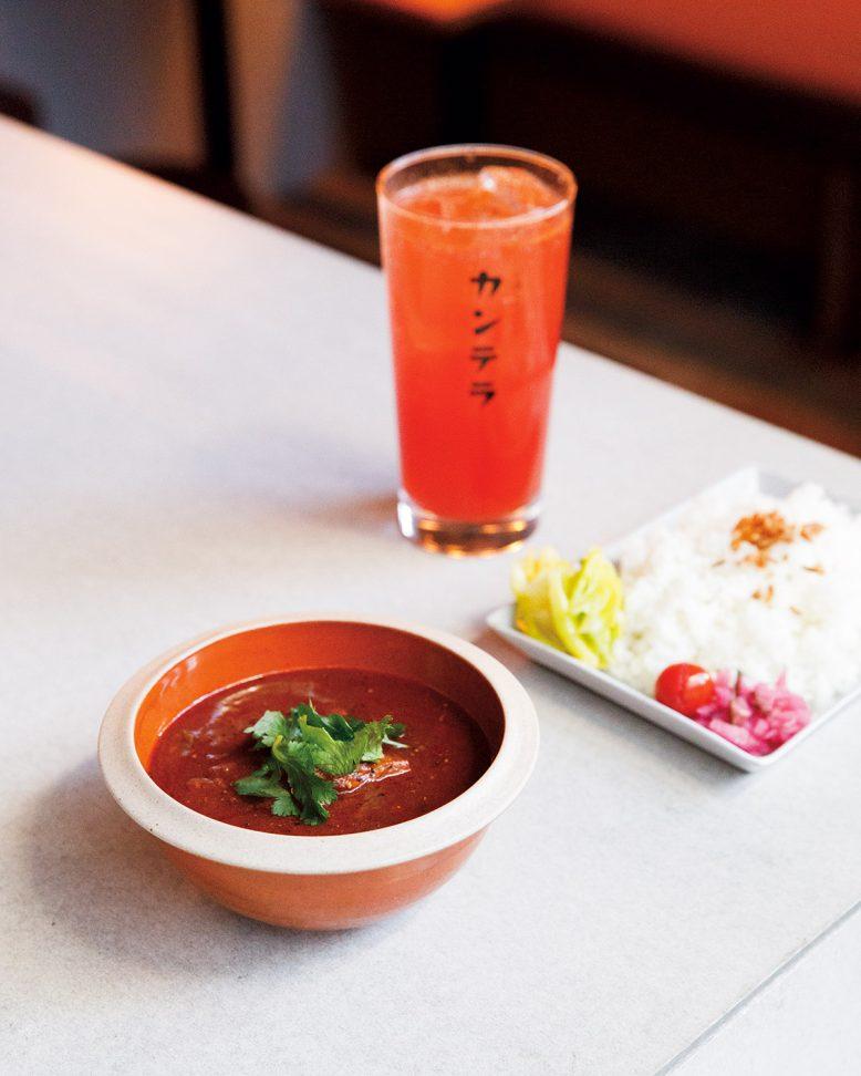 スパイス飲みにハマる、幡ケ谷酒場の最前線「お酒とスパイス カンテラ」