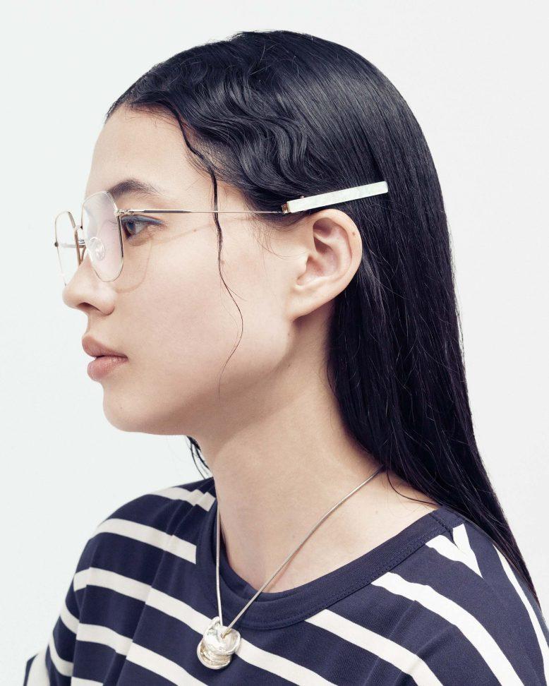 Tシャツに似合うヘアアレンジ「ウェービーセンターパート」のハウツー