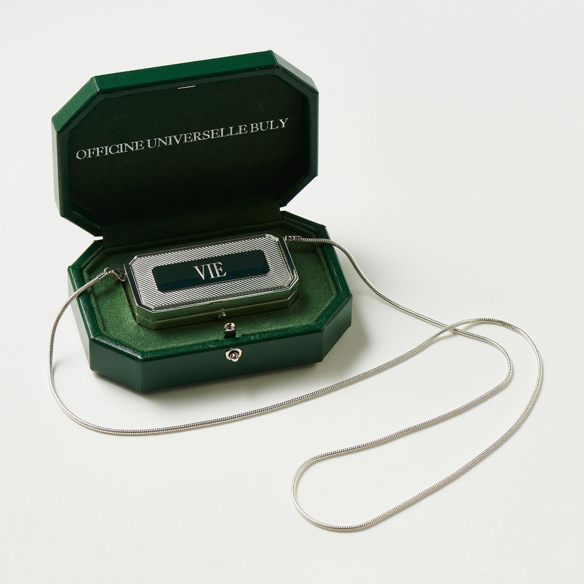 〈オフィシーヌ・ユニヴェルセル・ビュリー〉のリップがネックレスに