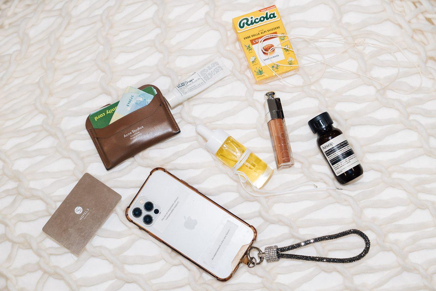 〈VIA PIAVE 33〉デザイナー、エリサ・ベテーラのバッグの中身