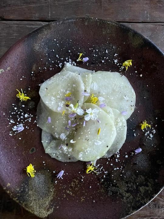 コールラビのスライスサラダ
