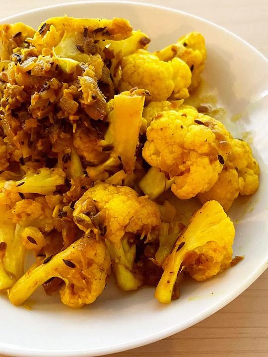 カリフラワーのスパイシーポリヤル
