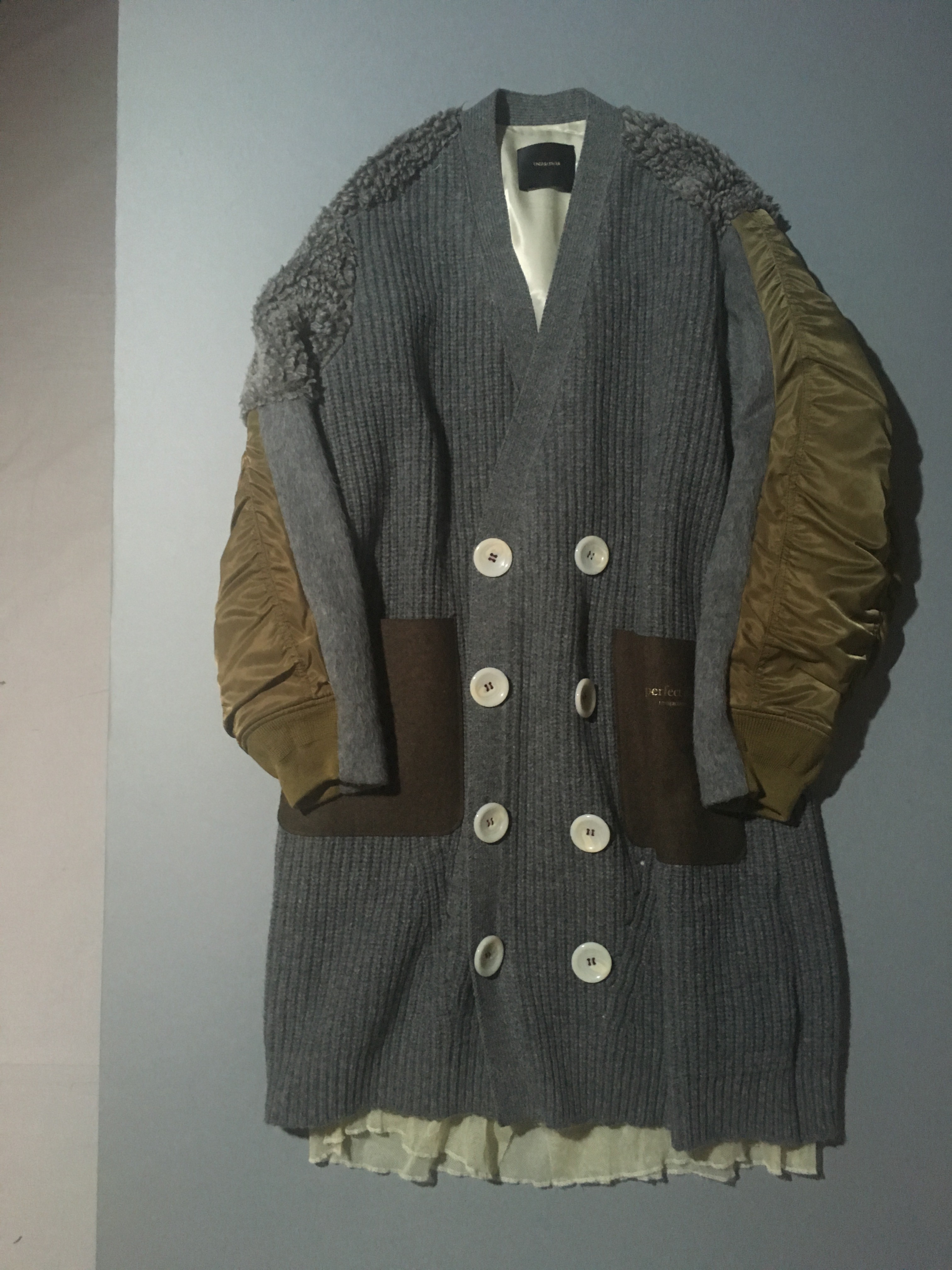 スタイリスト仲子菜穂さんの今月のひとめぼれ -〈アンダーカバー〉のロングカーディガン