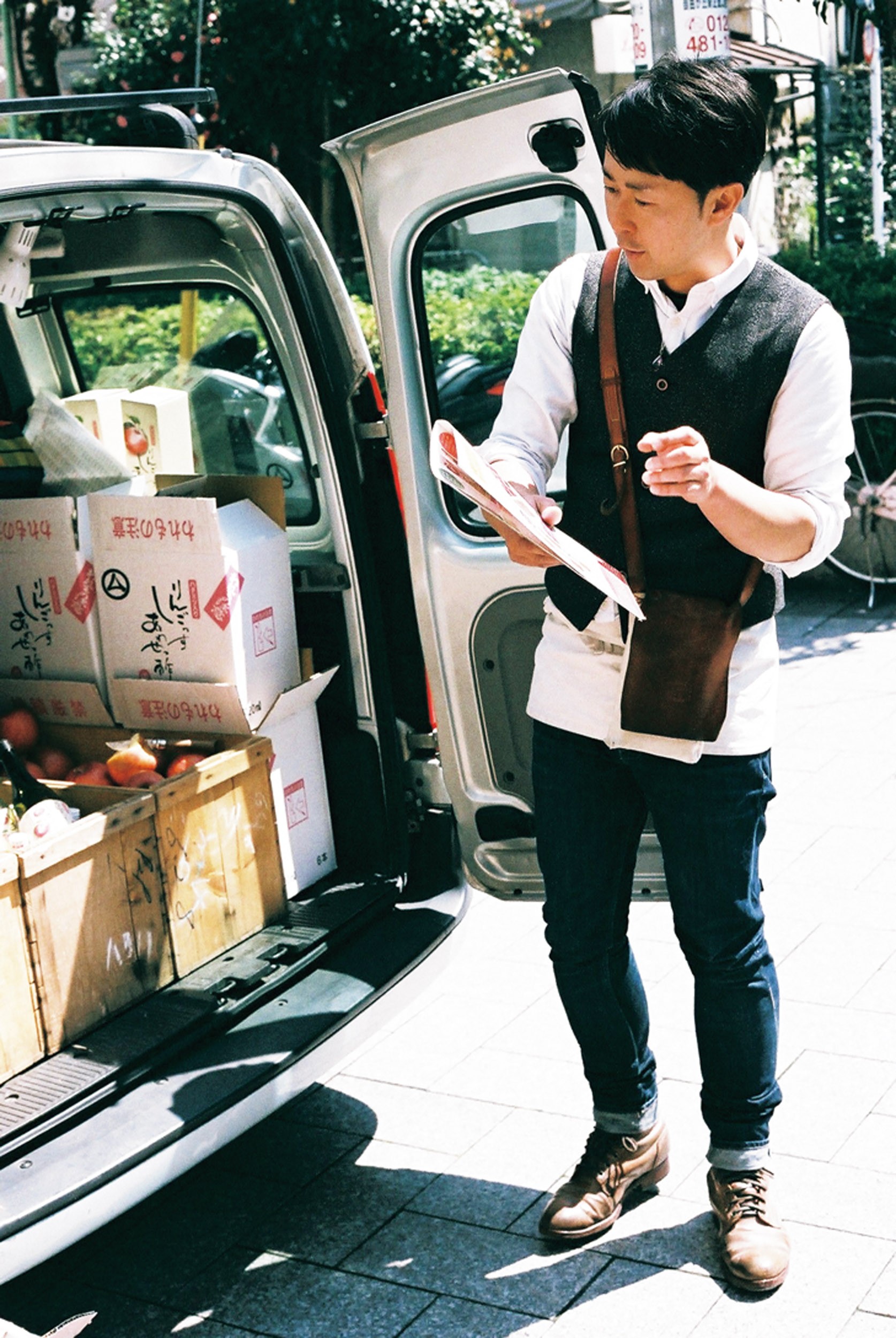 働くって何? りんごの行商人 片山玲一郎さんに聞く。売っているのは出会いや場面 りんご売りは“自己表現”