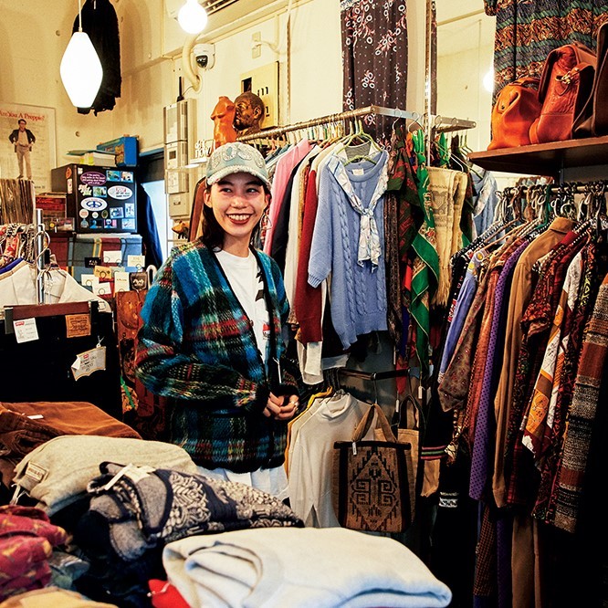 宮本彩菜と古着タウン下北へレッツ・ ゴー！02  ブレずに12年、普遍的な古着がそろう「hickory」