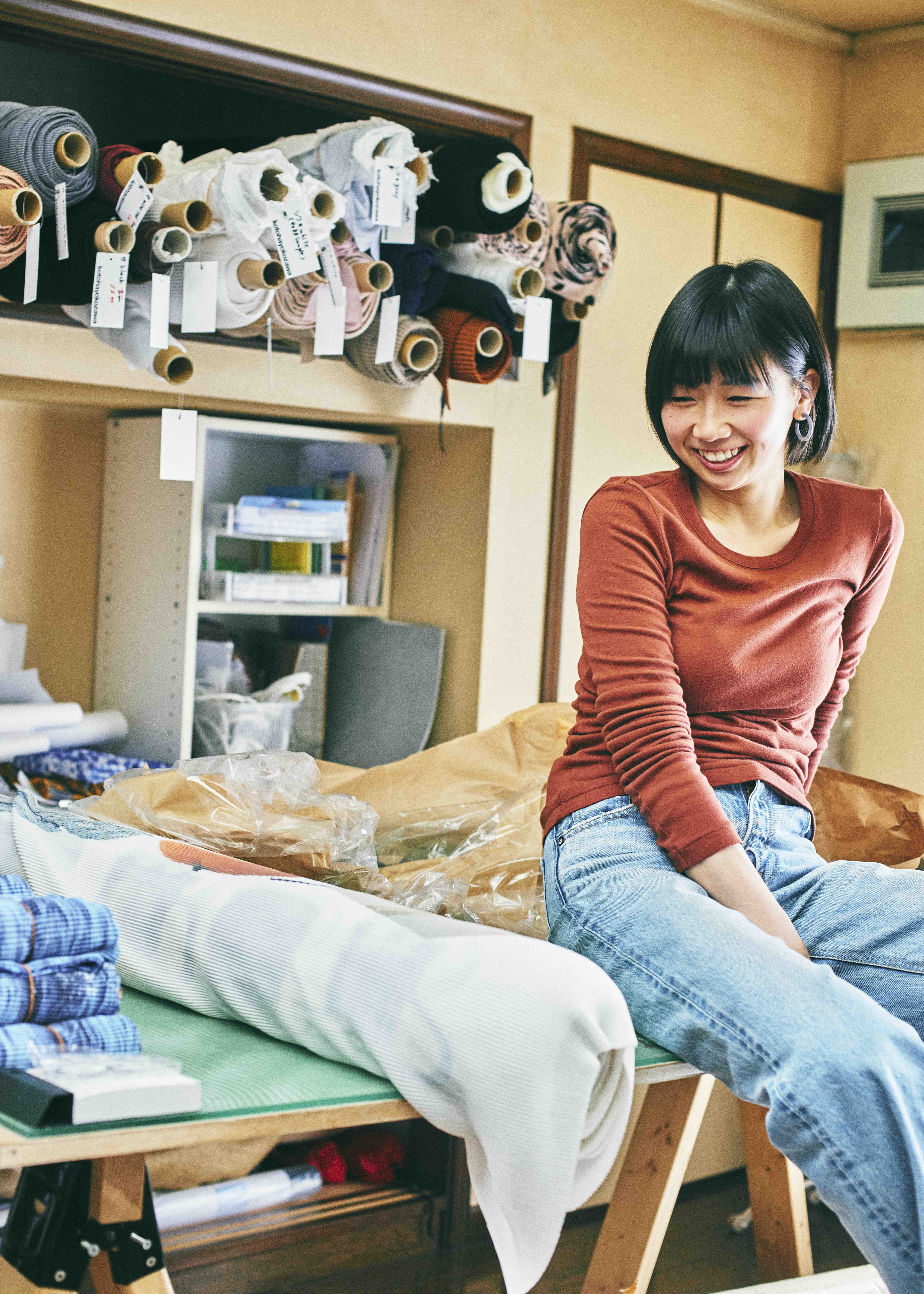 「作品」から「既製服」へ。台風上陸の中PARCO工事現場でショーを開催した〈kotohayokozawa〉デザイナー・横澤琴葉に直撃