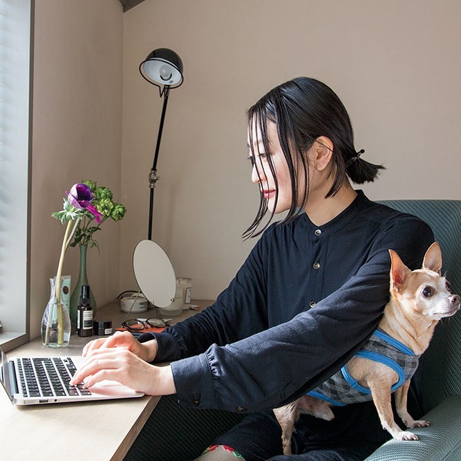 超絶スッキリな窓際デスク フリープレス／小林さんのリアルワークライフ