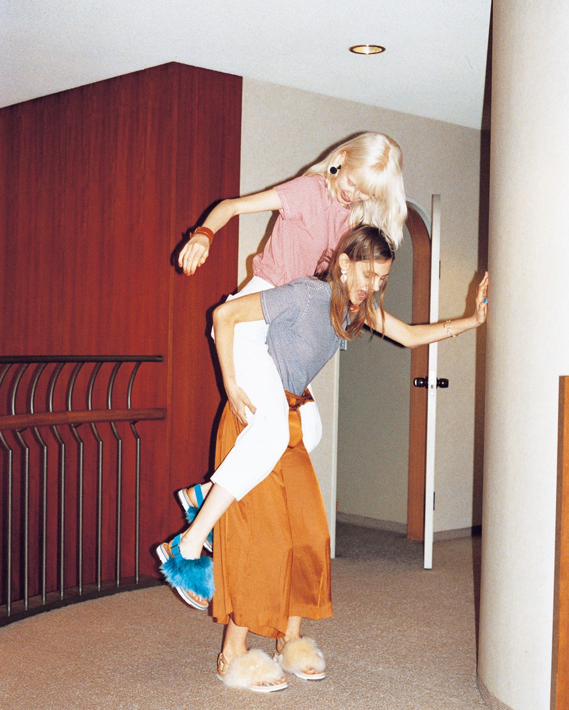 君さえいれば毎日が楽しい。UGGのファーサンダル