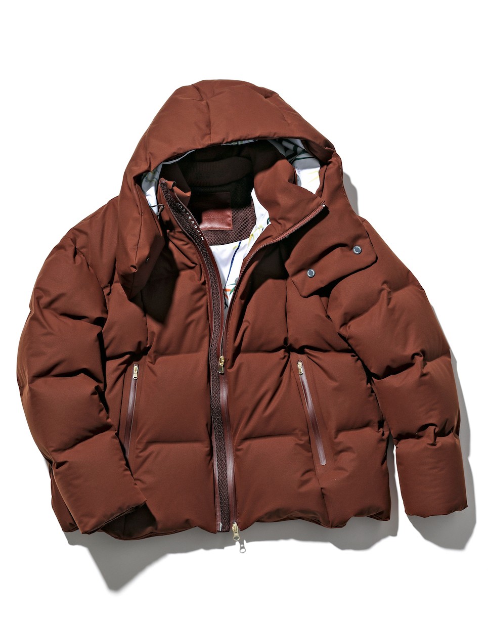 マメ×デサント×水沢ダウンのコラボ、トレンド復活のVラインニットetc.今月のGINZAP！