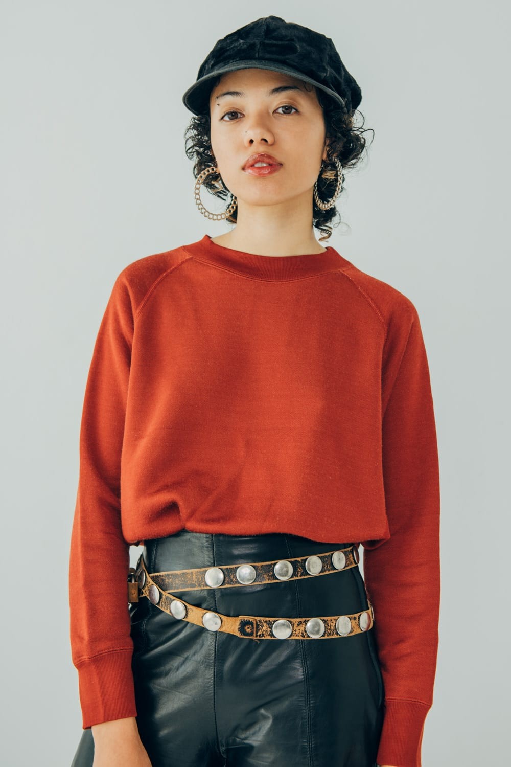 シンプルで使える！KIJIのスウェットをTIAさんが自由に着まわし