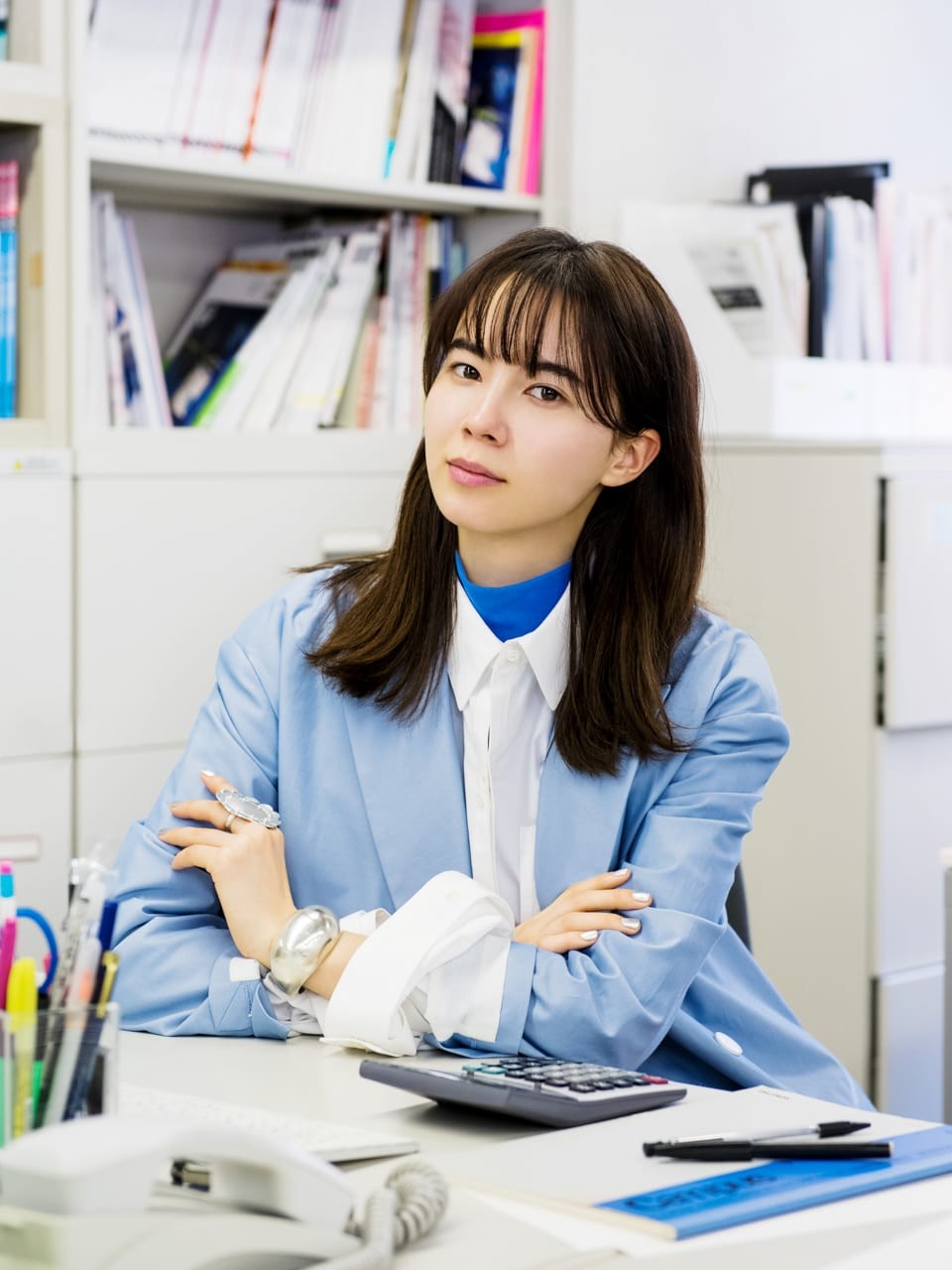 デスクに座るACOちゃん